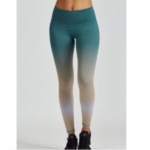 Women’s Noli ombré green activewear leggings medium
